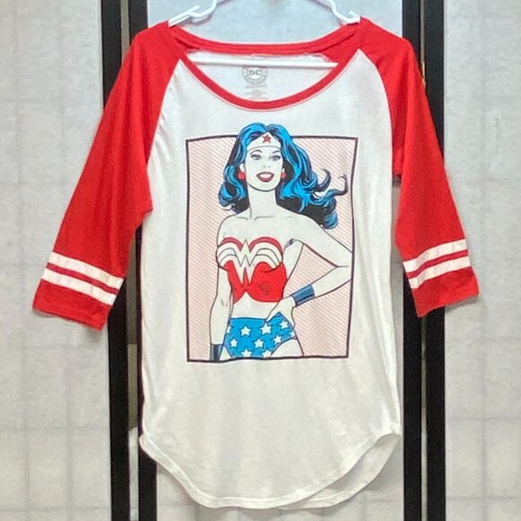 DC Comics Scoop Neck & Hem Wonder Woman 3/4 Raglan Sleeve Tee Shirt Red White XL - Picture 1 of 10